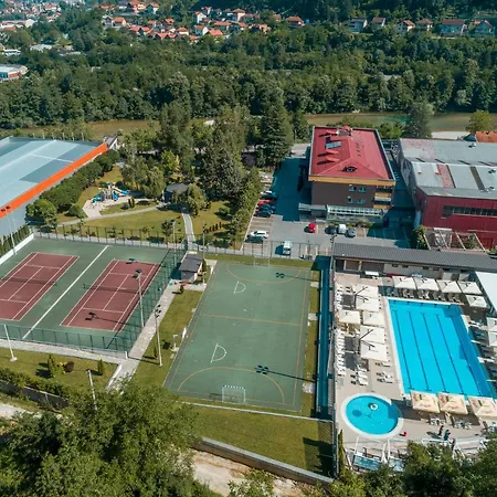 Отель Garden City