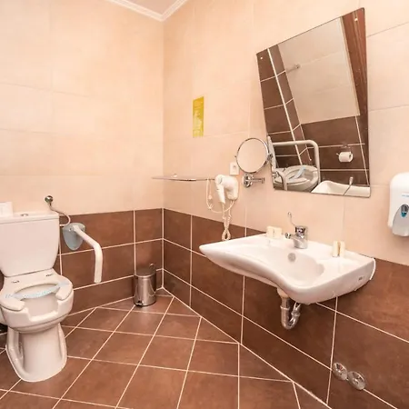 Отель Garden City 4*