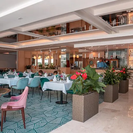 Отель Garden City 4*